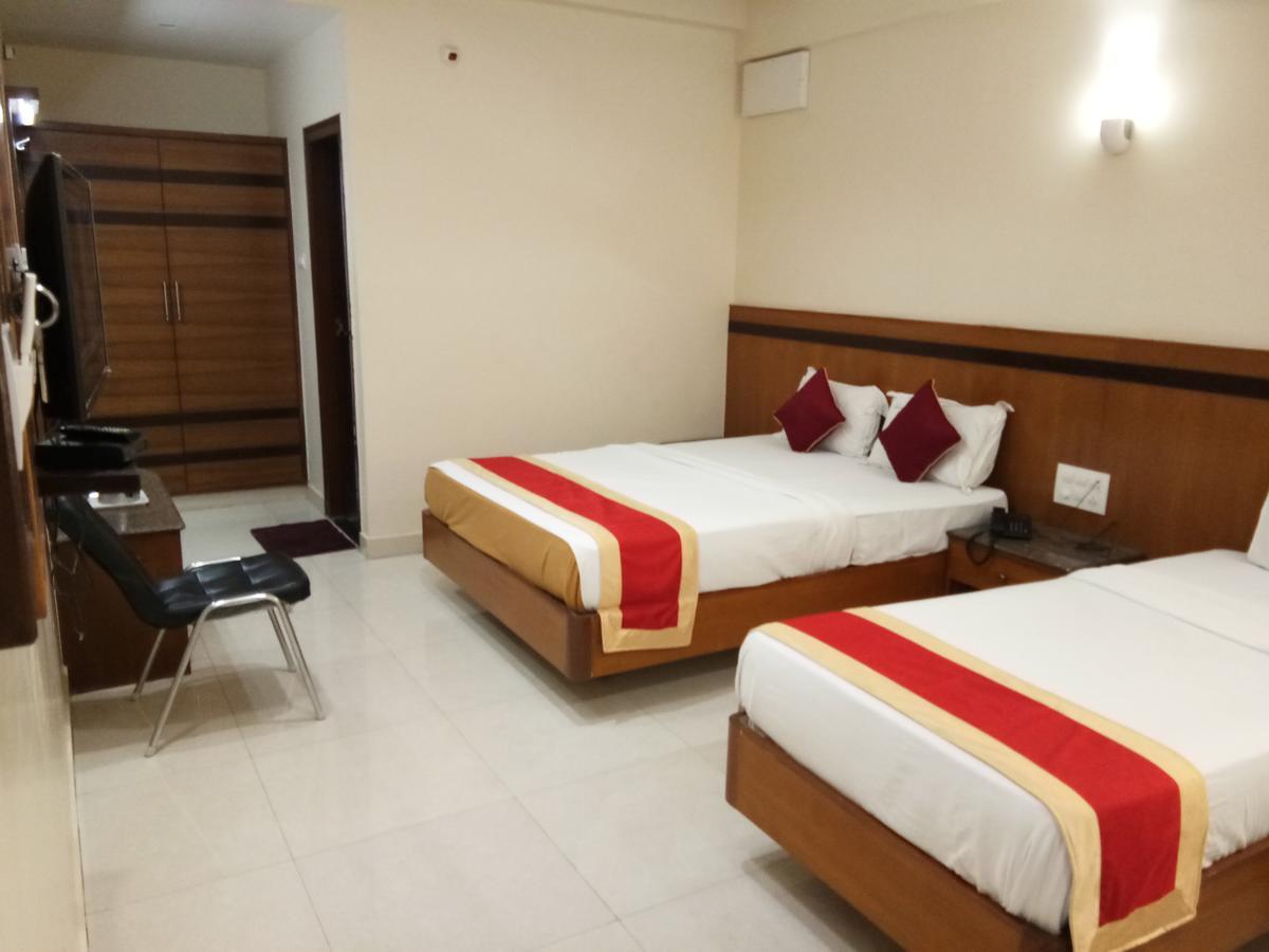 Hlv Grand Inn Bangalore Exterior foto