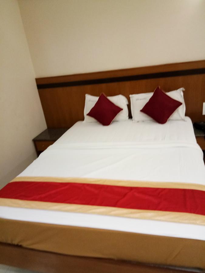 Hlv Grand Inn Bangalore Exterior foto
